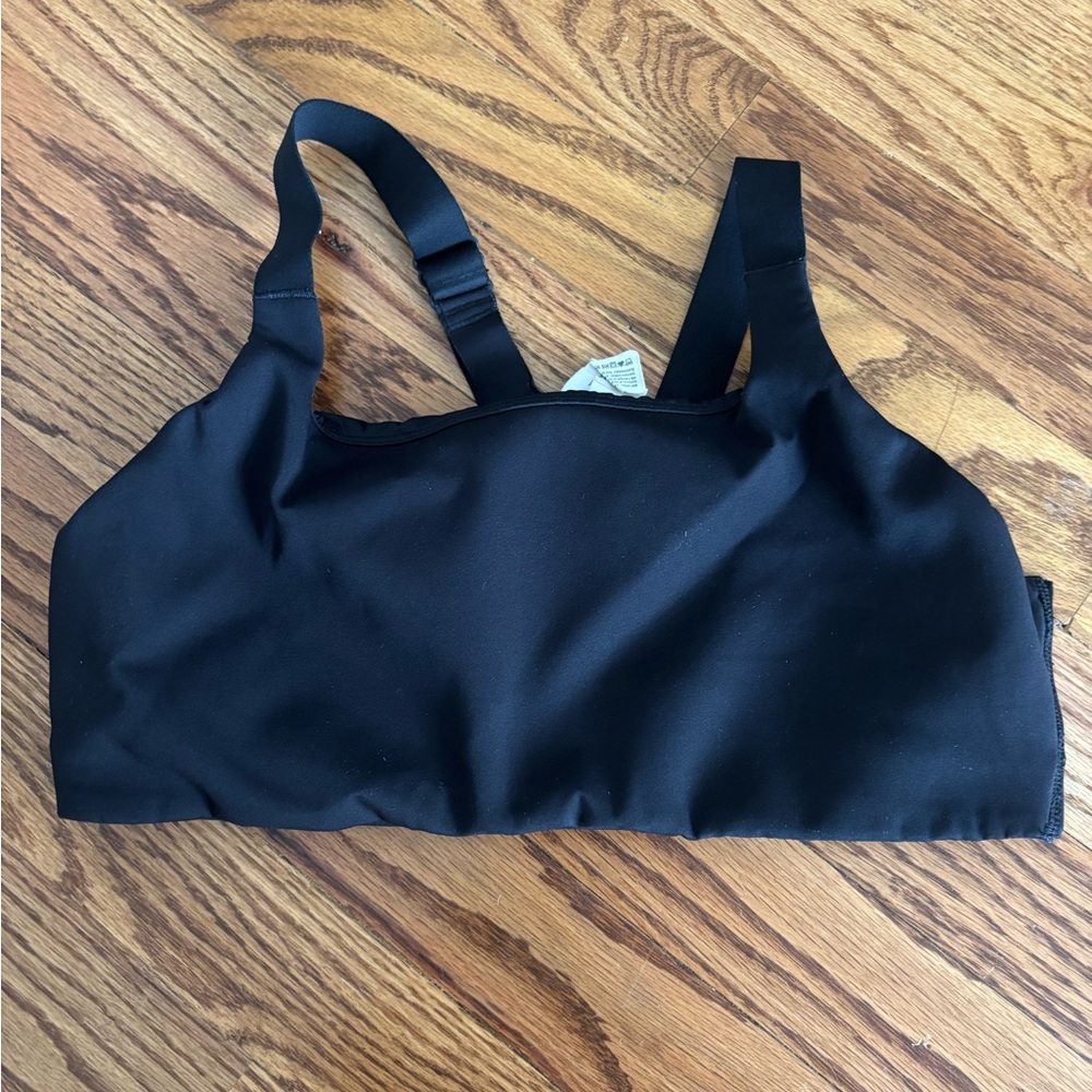 Lululemon black sports bra size 8!